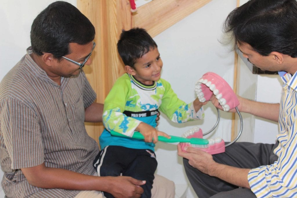 Hey kid, learn proper brushing